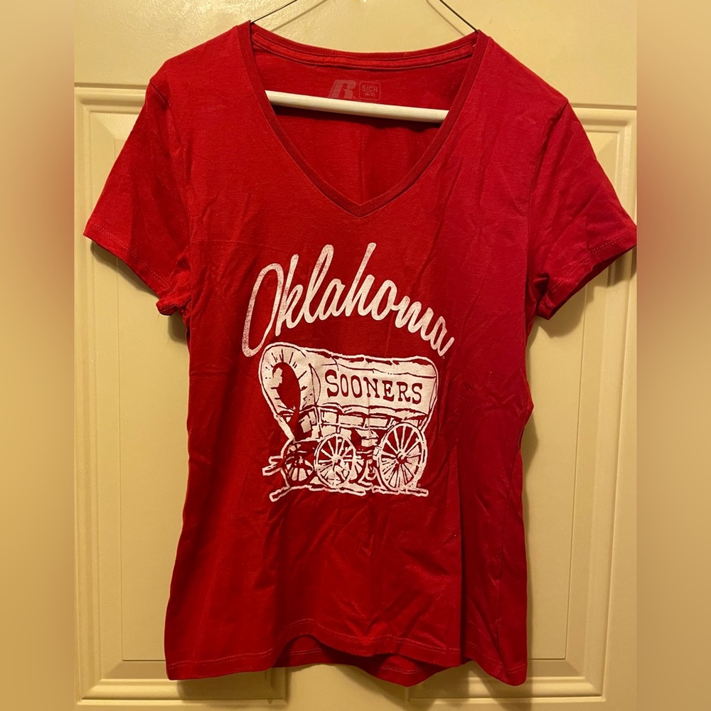 Russell Dark Red Cotton Tee With White Sooners Covered Wagon Size Small